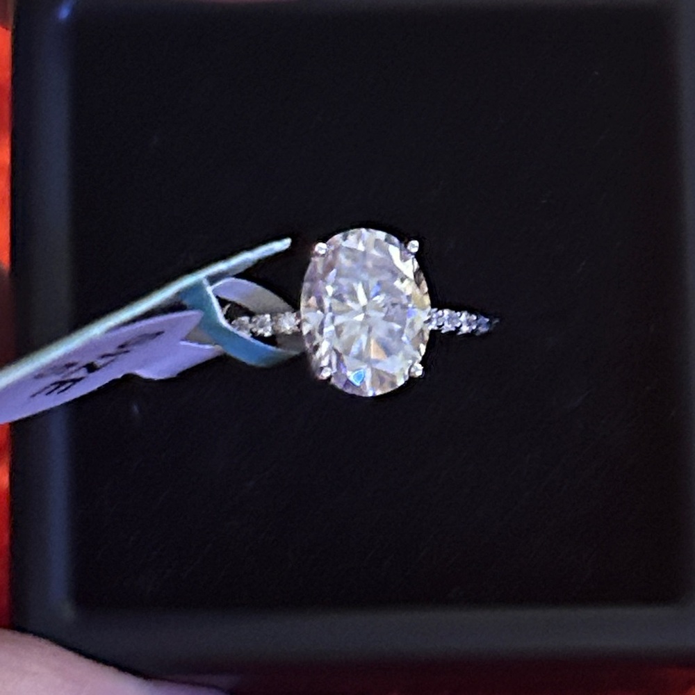 Stunning‎ 2.15 CT Moissanite Diamond Oval engagement ring 5